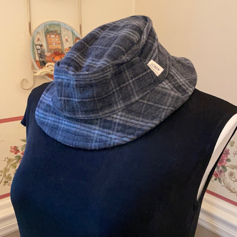 J. Crew gray wool blend hat w/ cotton lining EUC